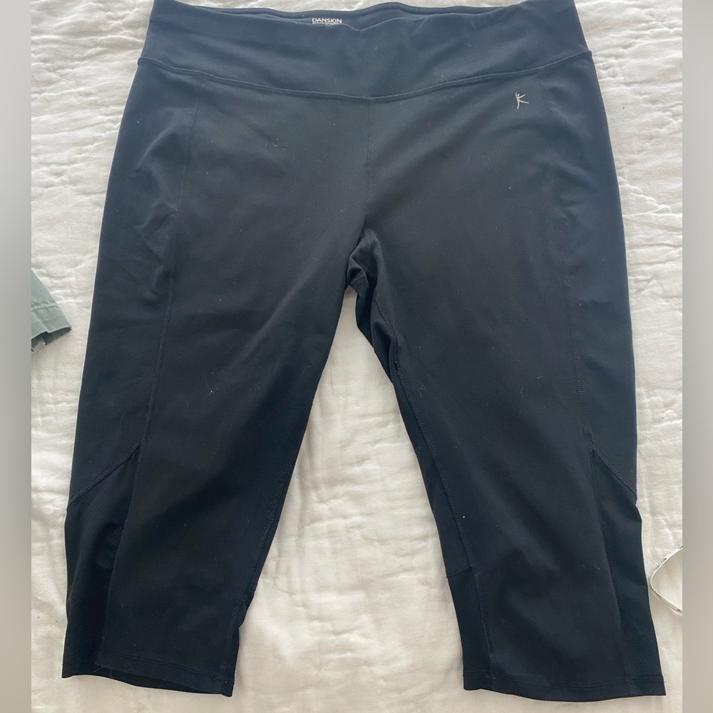 Danskin now fitted black biker shorts large